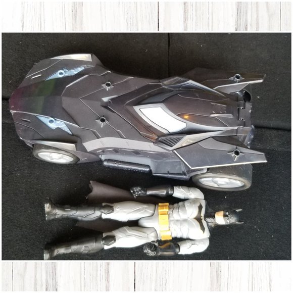 12" Batman with Batmobile - Picture 5 of 7